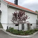 Cozy House With Sea View At Husvik, 3 Bedrooms