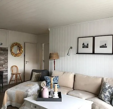 Cozy House With Sea View At Husvik, 3 Bedrooms