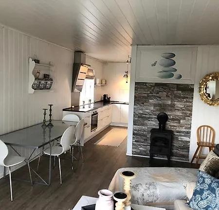 Cozy House With Sea View At Husvik, 3 Bedrooms
