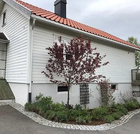 Cozy House With Sea View At Husvik, 3 Bedrooms