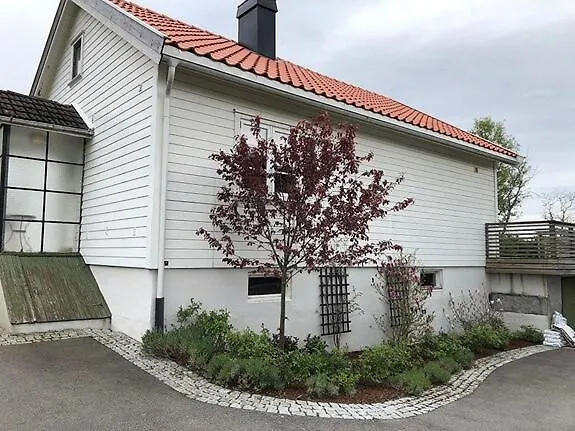 Cozy House With Sea View At Husvik, 3 Bedrooms