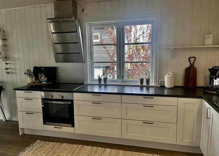 Cozy House With Sea View At Husvik, 3 Bedrooms Tatil Evi