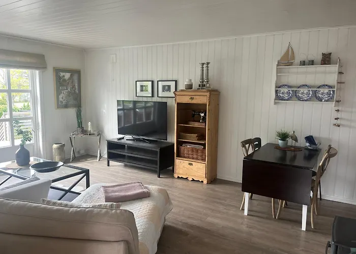 Cozy House With Sea View At Husvik, 3 Bedrooms